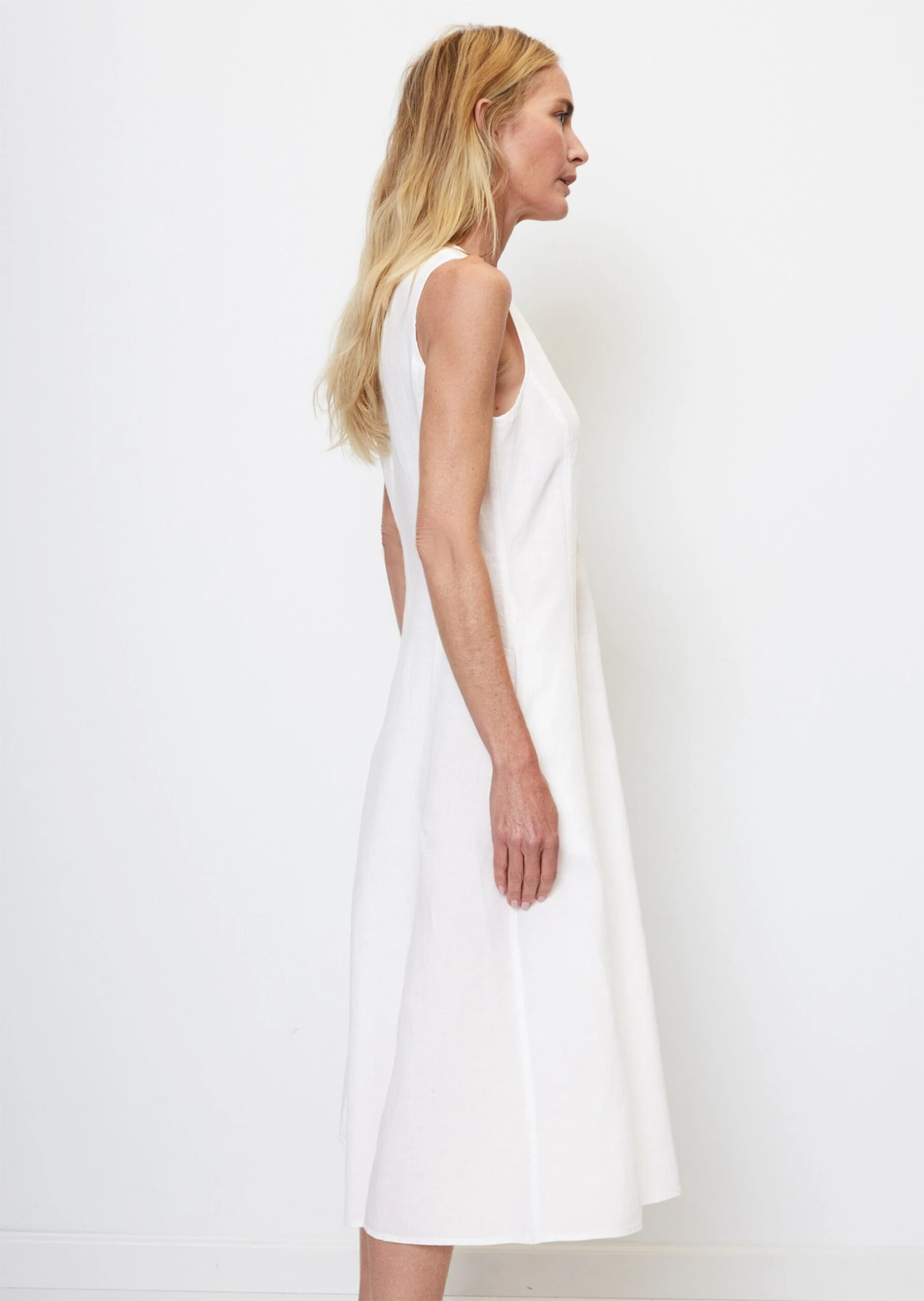 Marc O'Polo Sleeveless Linen Dress In An A-line Design 8 Marc O'Polo Sleeveless Linen Dress In An A-line Design – Bild 6