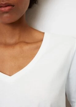 Marc O'Polo V-neck T-shirt In A Regular Fit Made Of Organic Cotton -FashionLust Verkaufs-Shop 17750816905cb2cec850fa5a684fb6c4