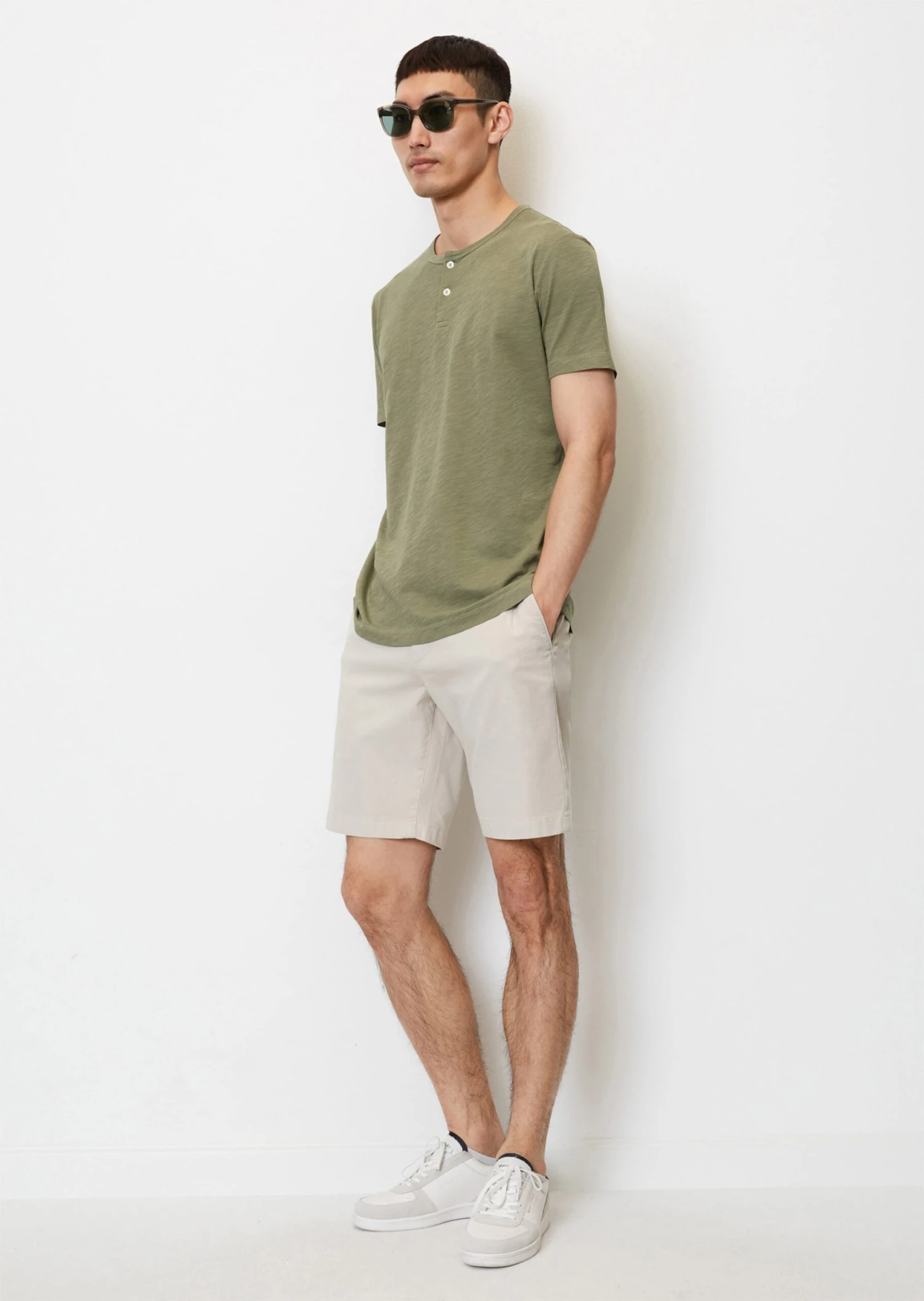 Marc O'Polo Serafino T-shirt Shaped In Soft Slub Jersey Fabric 4 Marc O'Polo Serafino T-shirt Shaped In Soft Slub Jersey Fabric – Bild 2