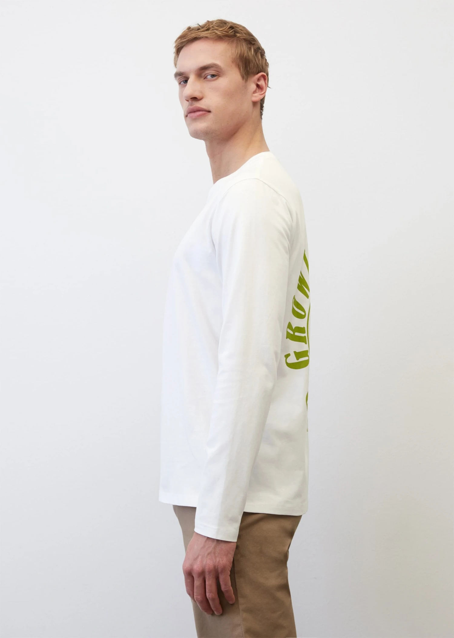 Marc O'Polo Organic Cotton Long Sleeve Top In A Regular Fit With A Back Print 7 Marc O'Polo Organic Cotton Long Sleeve Top In A Regular Fit With A Back Print – Bild 6