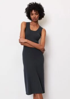 Marc O'Polo Sleeveless Fine Knit Dress In A Fitted Cut Made Of Organic Cotton -FashionLust Verkaufs-Shop 2ca6fada9170105740938876df6e3f24