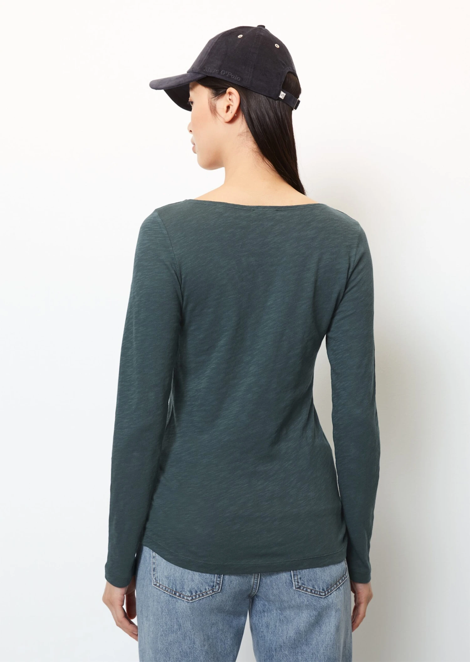 Marc O'Polo Long Sleeve Top With A Bateau Neckline In A Regular Fit In Organic Cotton Slub Jersey 5 Marc O'Polo Long Sleeve Top With A Bateau Neckline In A Regular Fit In Organic Cotton Slub Jersey – Bild 3