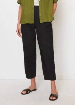 Marc O'Polo Trousers In A Tracksuit Bottoms Style Made Of Paper Touch Poplin 14 Marc O'Polo Trousers In A Tracksuit Bottoms Style Made Of Paper Touch Poplin -FashionLust Verkaufs-Shop 447d78c61c6f926703590c5451decd7a