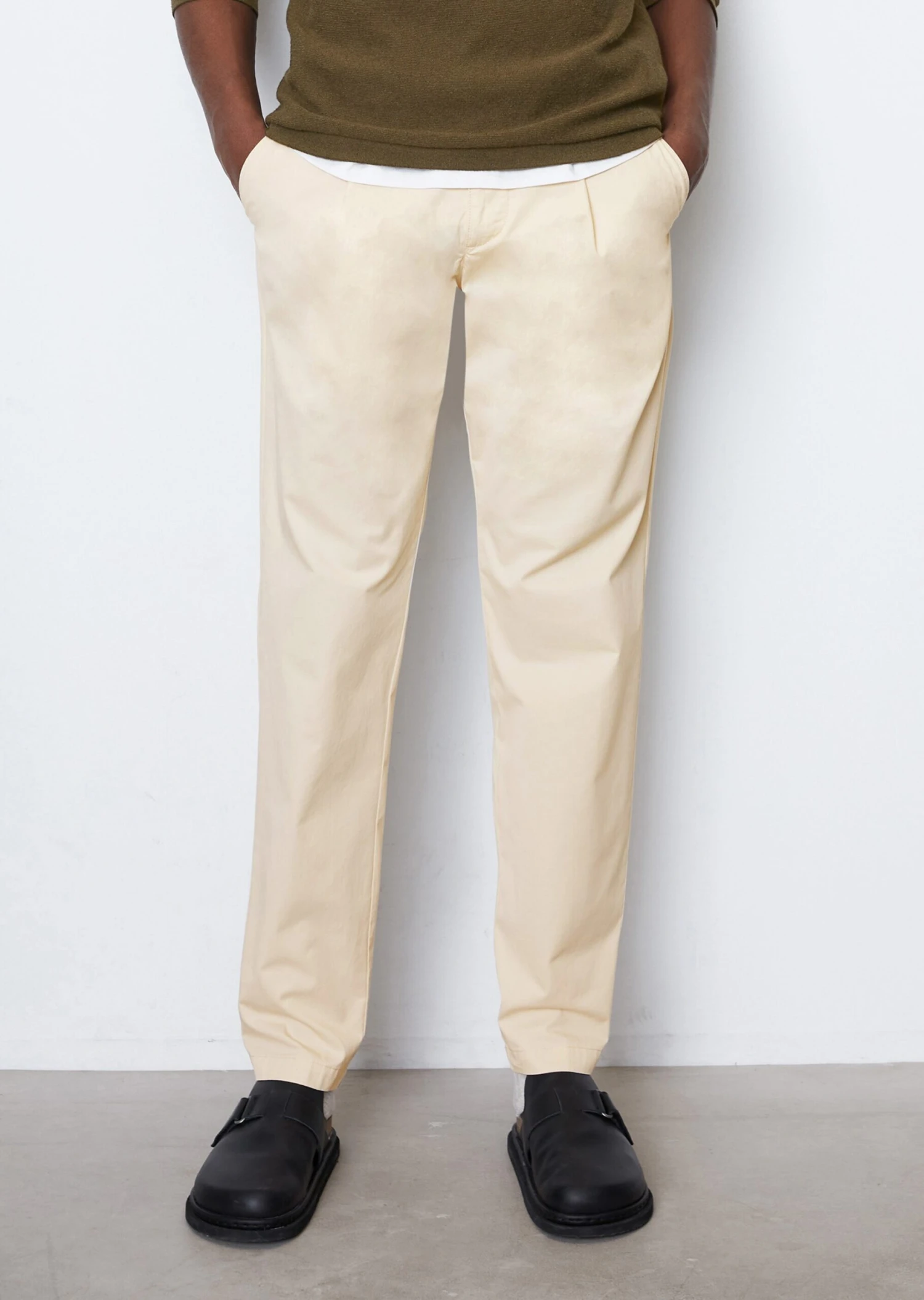 Marc O'Polo OSBY Pleats Chinos In A Tapered Fit Made Of Organic Cotton 6 Marc O'Polo OSBY Pleats Chinos In A Tapered Fit Made Of Organic Cotton – Bild 4