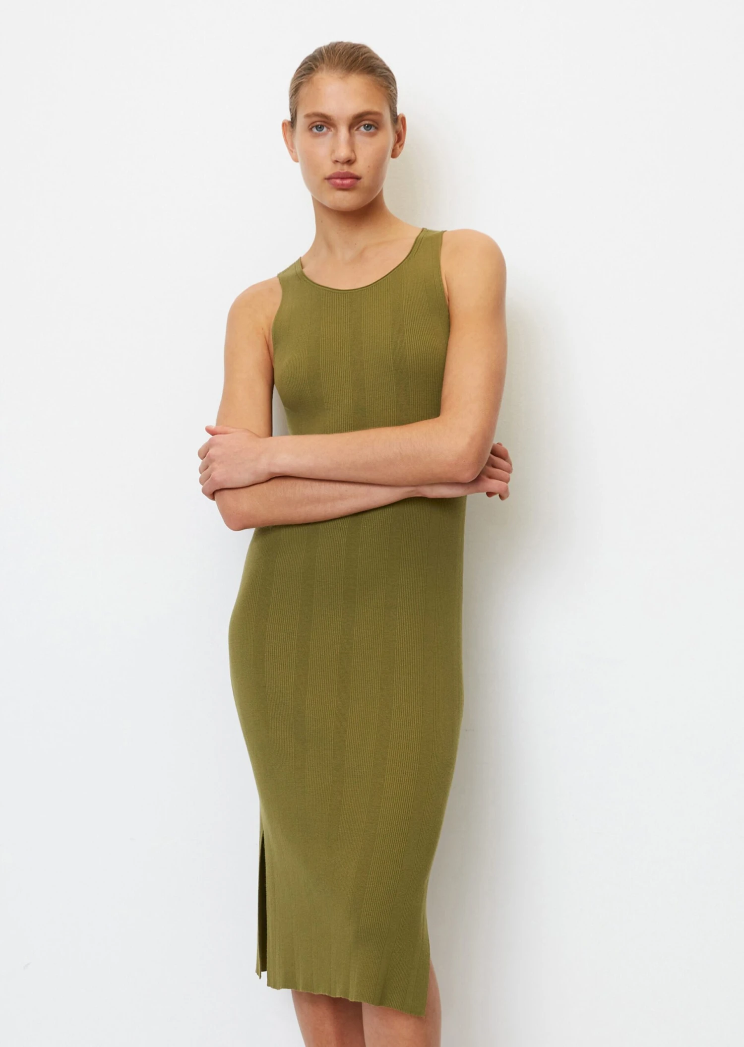 Marc O'Polo Sleeveless Fine Rib Knitted Dress Made Of Blended Viscose 6 Marc O'Polo Sleeveless Fine Rib Knitted Dress Made Of Blended Viscose – Bild 4