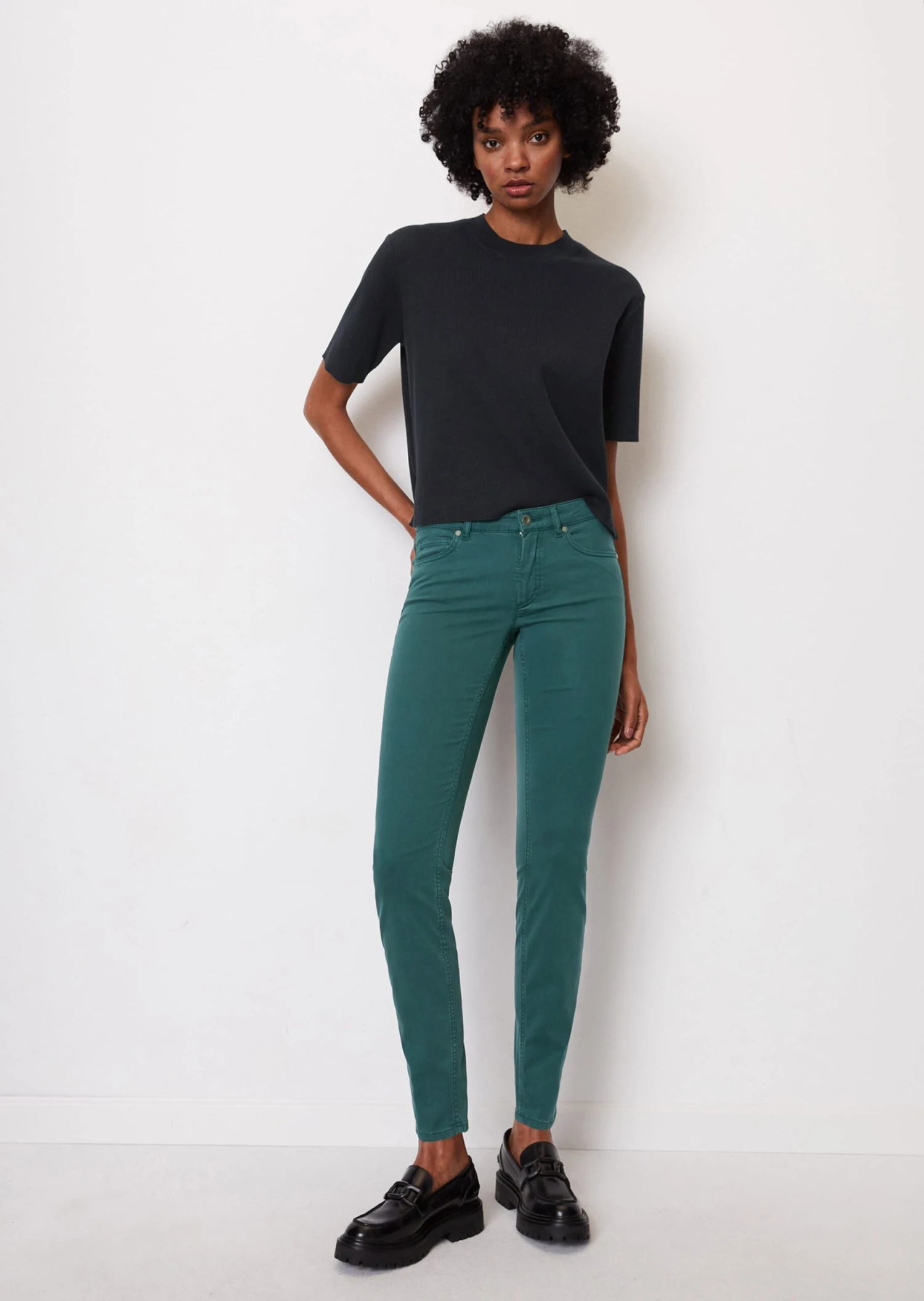Marc O'Polo LULEA Slim Mid Waist Trousers With Tencel™ Lyocell 2 Marc O'Polo LULEA Slim Mid Waist Trousers With Tencel™ Lyocell
