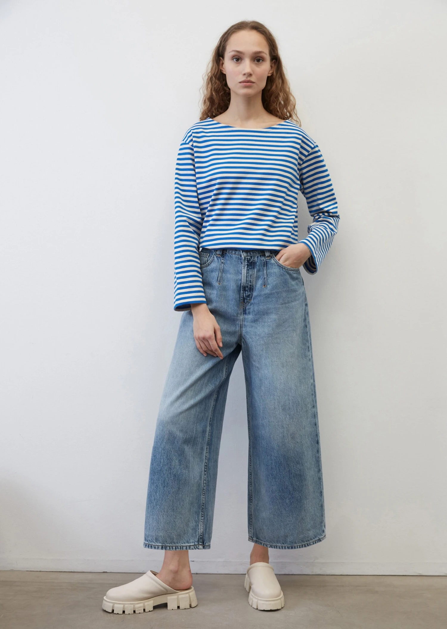 Marc O'Polo Striped Heavy Jersey T-Shirt In A Loose Fit Made Of Organic Cotton 6 Marc O'Polo Striped Heavy Jersey T-Shirt In A Loose Fit Made Of Organic Cotton – Bild 4