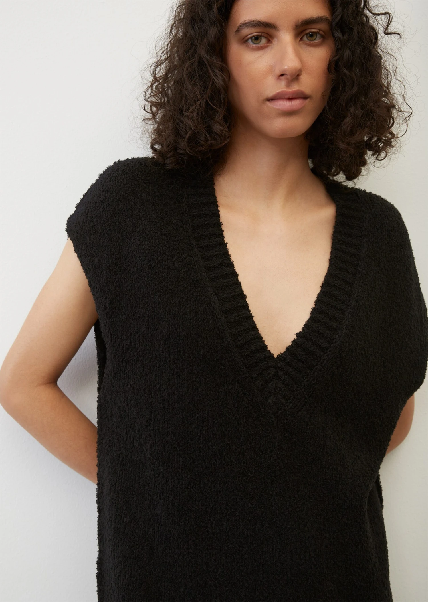 Marc O'Polo Knitted V-neck Dress Made Of Ribbon Yarn 7 Marc O'Polo Knitted V-neck Dress Made Of Ribbon Yarn – Bild 5