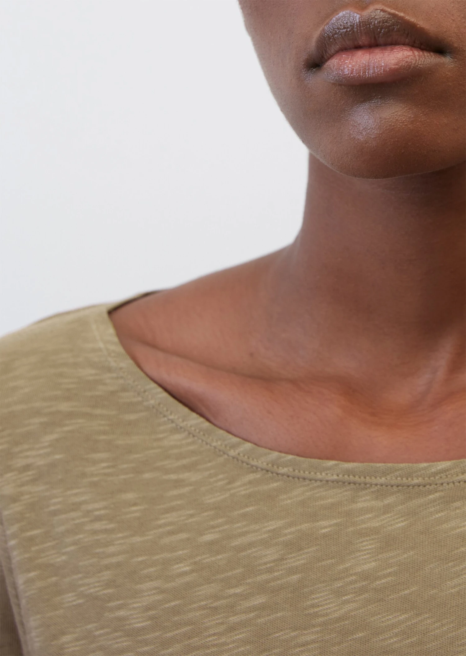 Marc O'Polo Long Sleeve Top With A Bateau Neckline, Regular Fit In Organic Cotton Slub Jersey 7 Marc O'Polo Long Sleeve Top With A Bateau Neckline, Regular Fit In Organic Cotton Slub Jersey – Bild 5