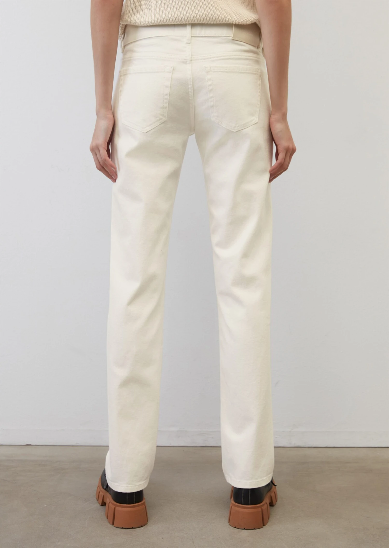 Marc O'Polo ALBY Straight Mid Waist Jeans Made Of A Stretchy Organic Cotton Blend 5 Marc O'Polo ALBY Straight Mid Waist Jeans Made Of A Stretchy Organic Cotton Blend – Bild 3