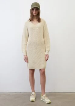 Marc O'Polo Knitted V-neck Dress Made From Heavy Weight Organic Cotton -FashionLust Verkaufs-Shop 6f4b44e94ee7754d78b6b5253e5f6391