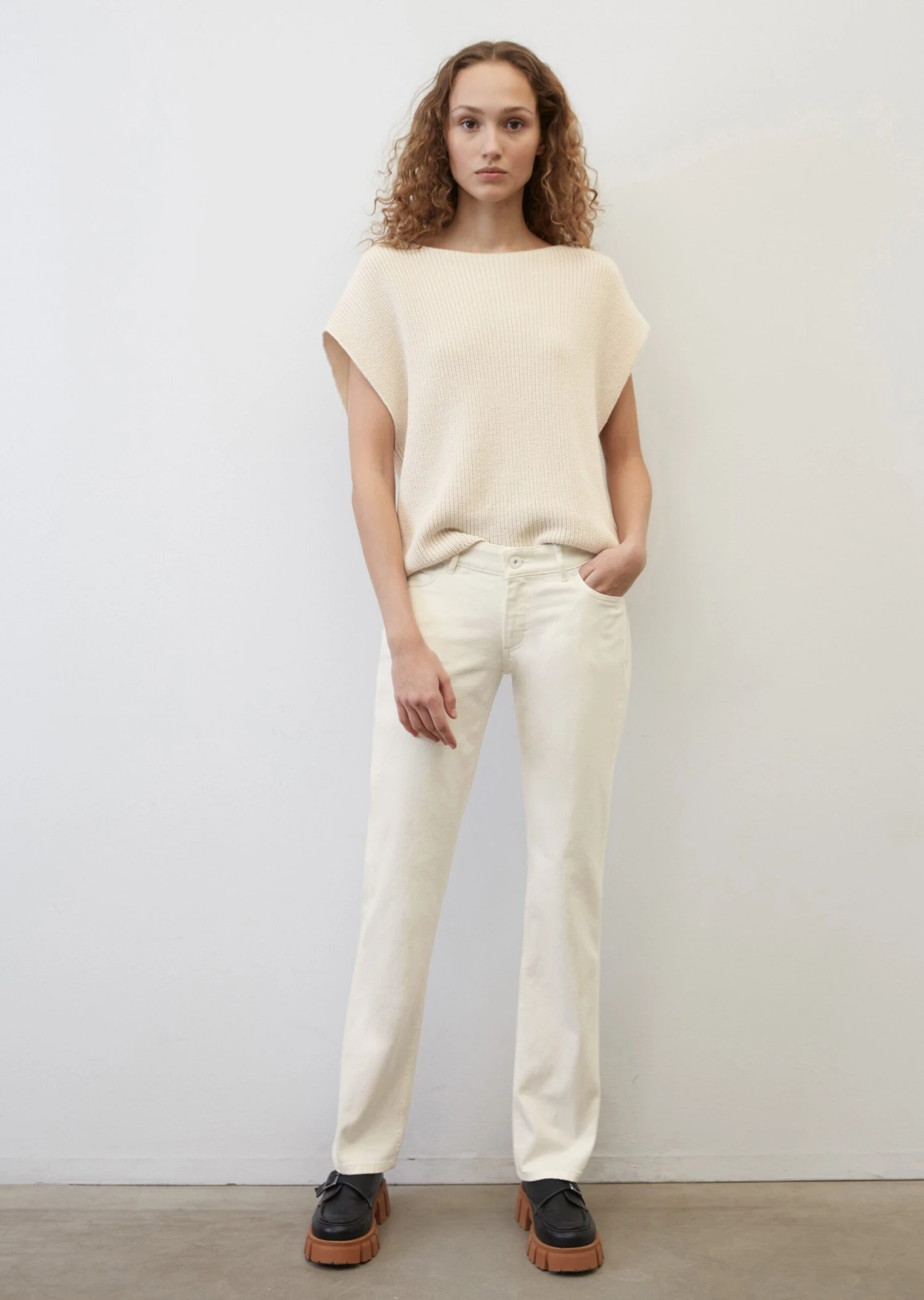 Marc O'Polo ALBY Straight Mid Waist Jeans Made Of A Stretchy Organic Cotton Blend 4 Marc O'Polo ALBY Straight Mid Waist Jeans Made Of A Stretchy Organic Cotton Blend – Bild 2