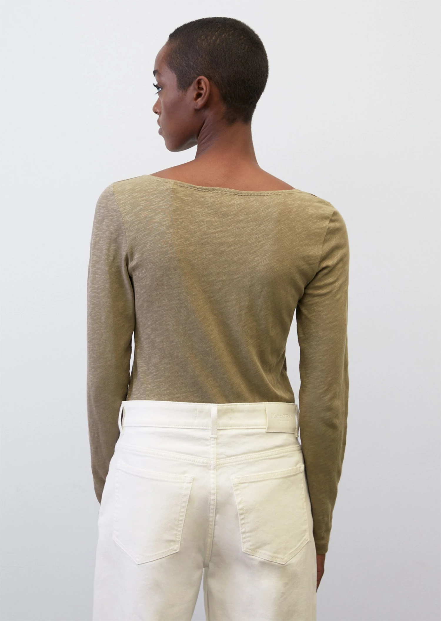Marc O'Polo Long Sleeve Top With A Bateau Neckline, Regular Fit In Organic Cotton Slub Jersey 5 Marc O'Polo Long Sleeve Top With A Bateau Neckline, Regular Fit In Organic Cotton Slub Jersey – Bild 3
