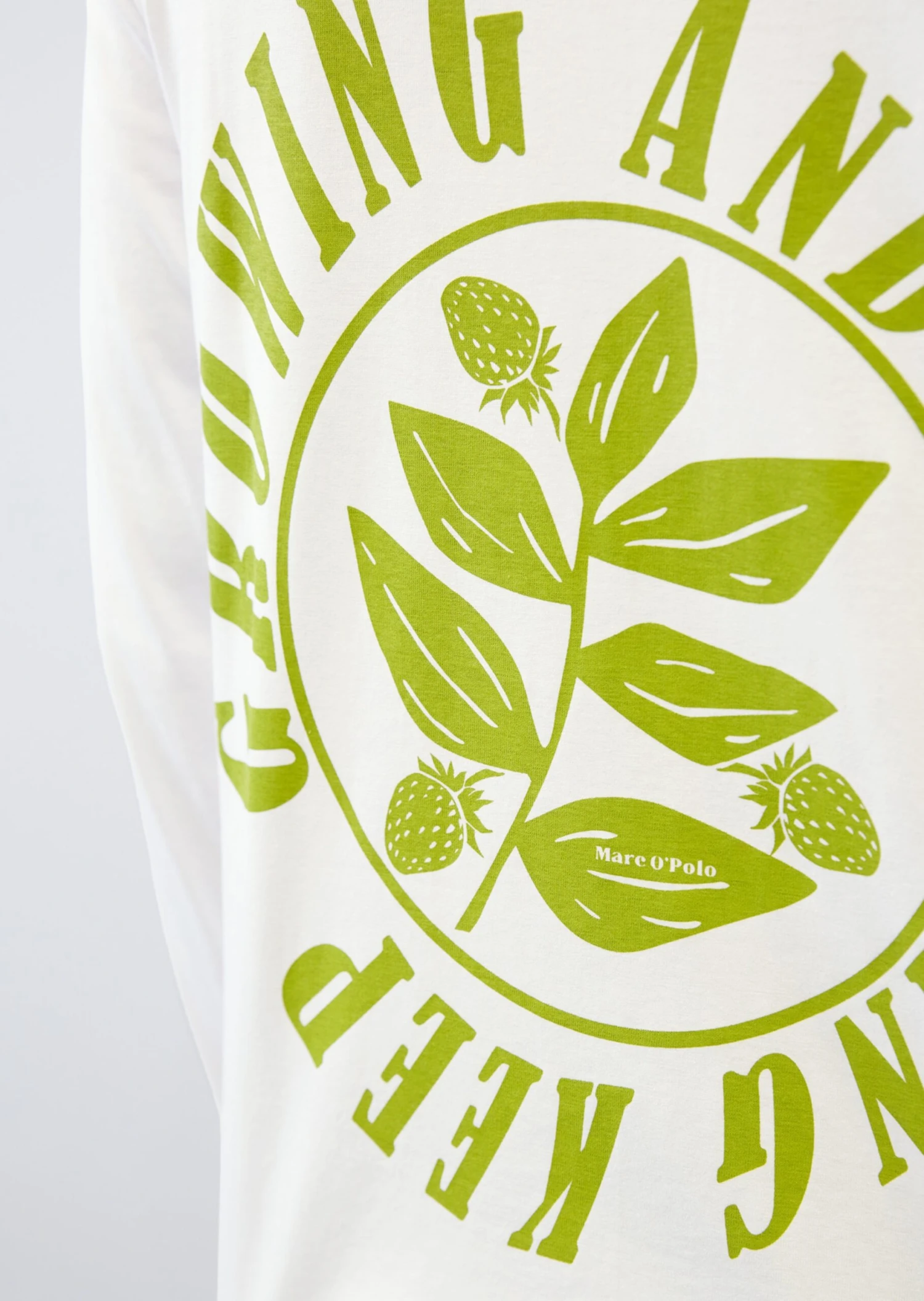 Marc O'Polo Organic Cotton Long Sleeve Top In A Regular Fit With A Back Print 6 Marc O'Polo Organic Cotton Long Sleeve Top In A Regular Fit With A Back Print – Bild 5