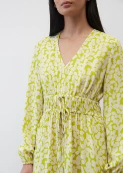Marc O'Polo V-neck Mini Dress With An All-over Print Made From A Flowy Cupro/viscose Blend 15 Marc O'Polo V-neck Mini Dress With An All-over Print Made From A Flowy Cupro/viscose Blend -FashionLust Verkaufs-Shop 8d2a20e4d1c9dd8ee9bb4a7500d411f1