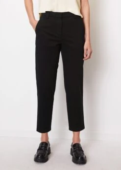 Marc O'Polo KALNI Tapered Chinos Made Of Organic Stretch Cotton -FashionLust Verkaufs-Shop 9aa7cef2065a1110bd6ec15976a8f1af