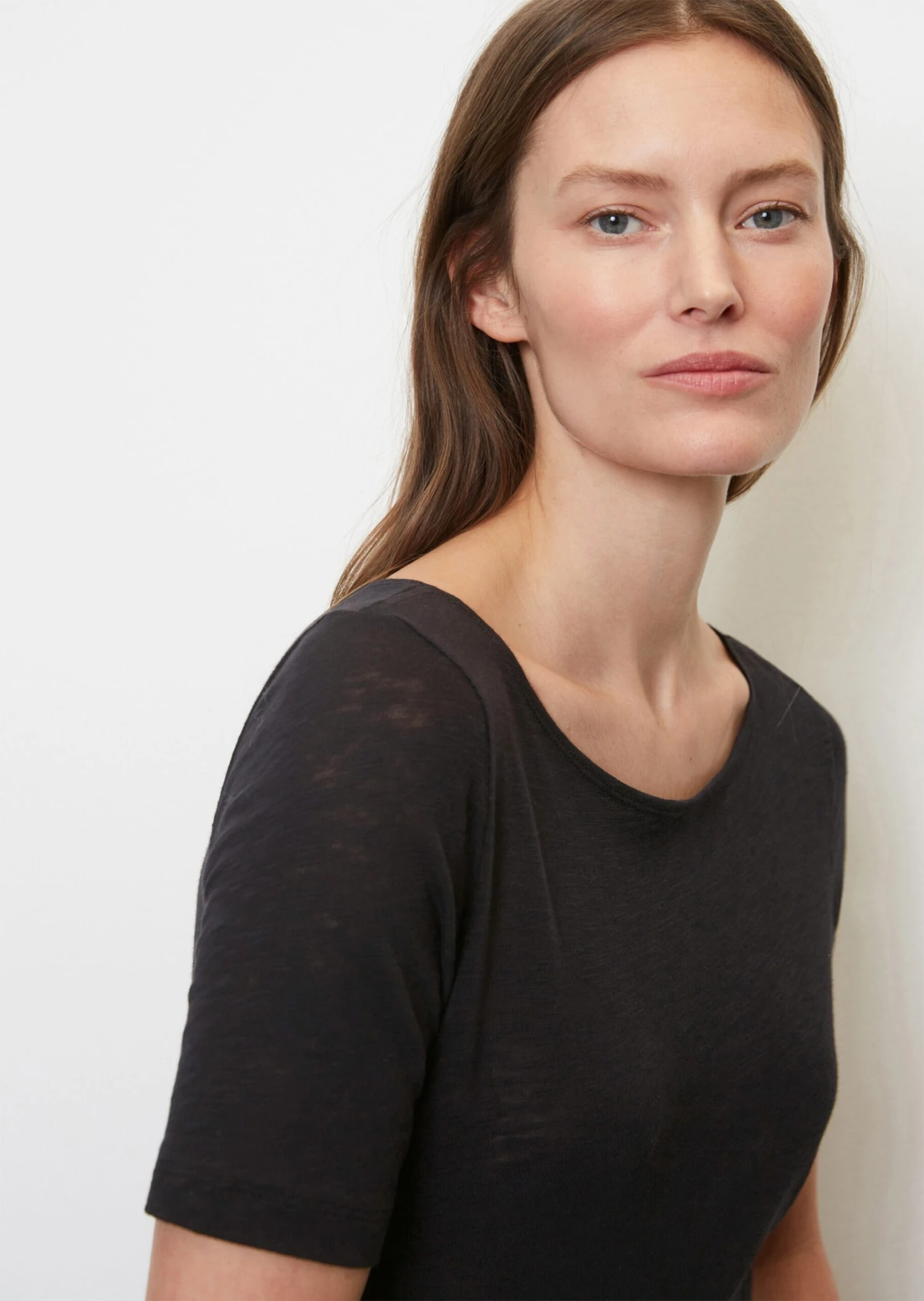 Marc O'Polo Slub Jersey T-shirt, Loose Fit With A Bateau Neckline 7 Marc O'Polo Slub Jersey T-shirt, Loose Fit With A Bateau Neckline – Bild 5