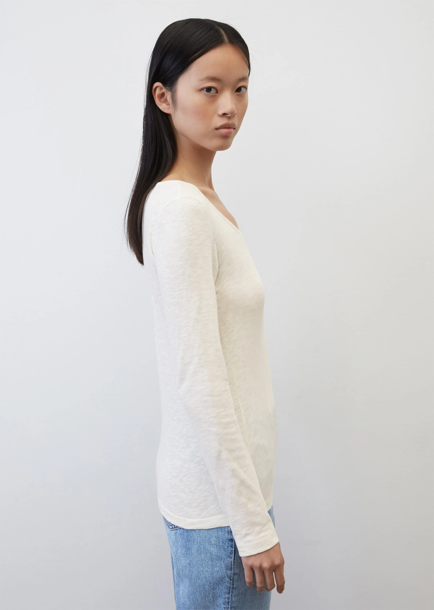 Marc O'Polo Long-sleeved Top With Round Neckline In Organic Cotton Slub Jersey 8 Marc O'Polo Long-sleeved Top With Round Neckline In Organic Cotton Slub Jersey – Bild 6