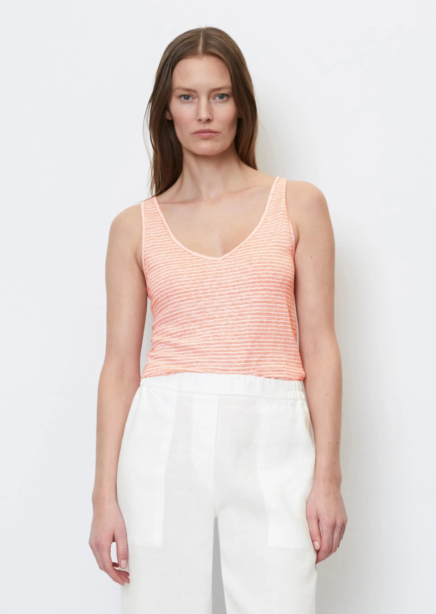 Marc O'Polo Striped Sleeveless Linen Top In A Shaped Fit Made Of High-quality Jersey 6 Marc O'Polo Striped Sleeveless Linen Top In A Shaped Fit Made Of High-quality Jersey – Bild 4