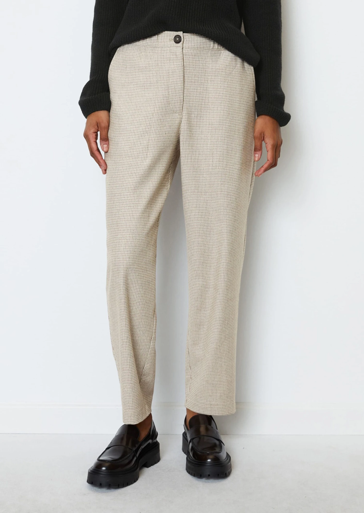 Marc O'Polo Finely Checked Trousers With An Elasticated Waistband With LENZING™ ECOVERO™ 6 Marc O'Polo Finely Checked Trousers With An Elasticated Waistband With LENZING™ ECOVERO™ – Bild 4