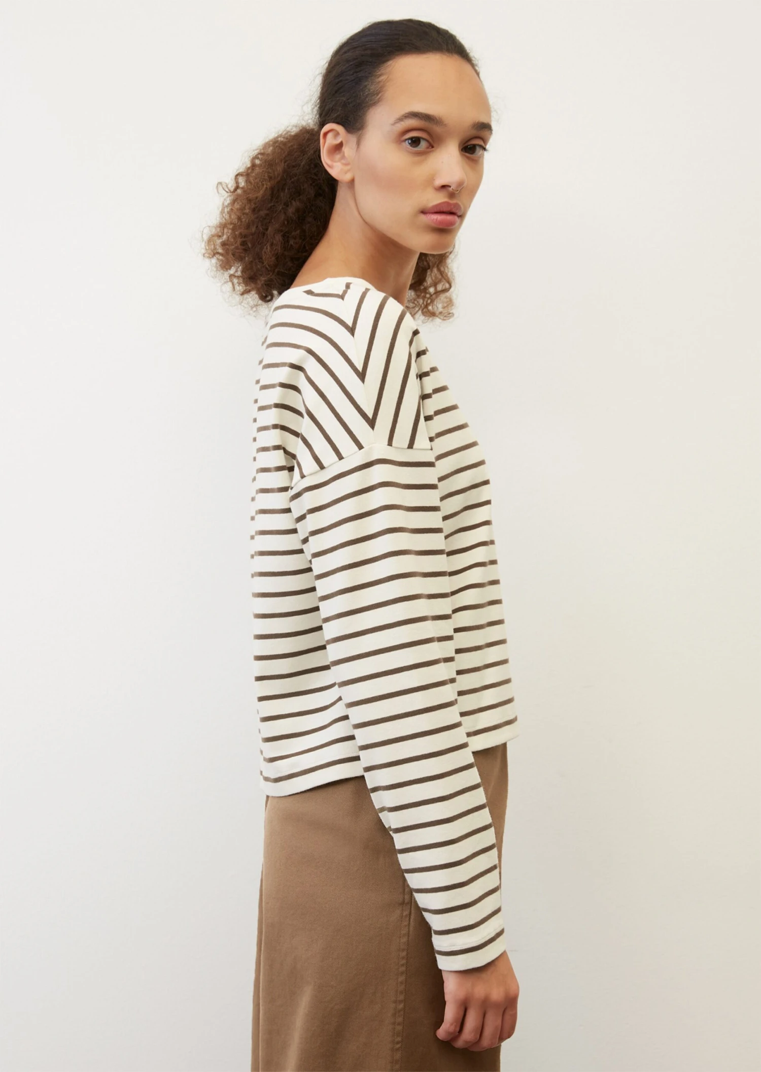 Marc O'Polo Stretchy, Striped Long Sleeve Top In A Regular, Cropped Fit Made Of Soft, Peached Jersey 8 Marc O'Polo Stretchy, Striped Long Sleeve Top In A Regular, Cropped Fit Made Of Soft, Peached Jersey – Bild 6