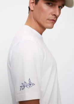 Marc O'Polo T-shirt Regular With Floral Embroidery 15 Marc O'Polo T-shirt Regular With Floral Embroidery -FashionLust Verkaufs-Shop a5ba9840f978435da899a83f9e38b022