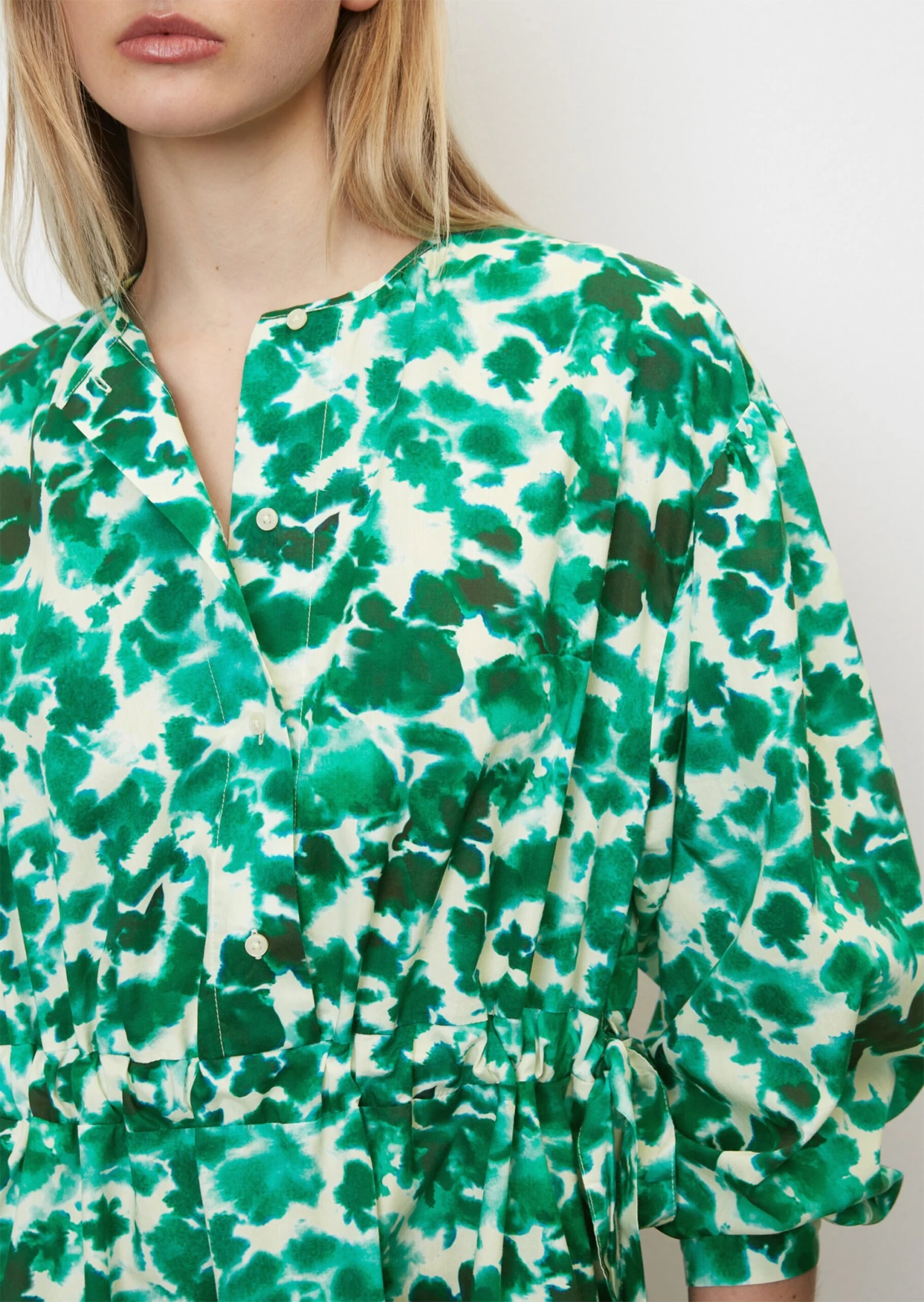 Marc O'Polo Short Voluminous Dress With Gathering Made Of An Organic Cotton/lyocell Blend 7 Marc O'Polo Short Voluminous Dress With Gathering Made Of An Organic Cotton/lyocell Blend – Bild 5