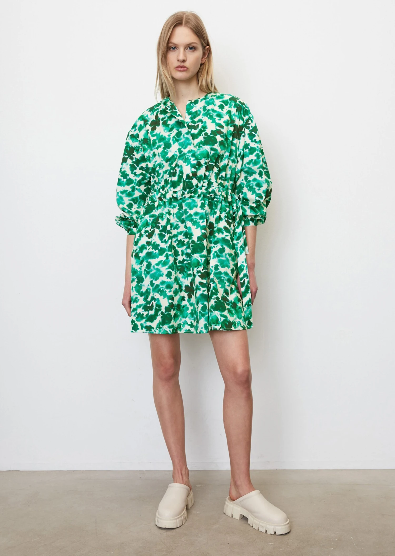 Marc O'Polo Short Voluminous Dress With Gathering Made Of An Organic Cotton/lyocell Blend 6 Marc O'Polo Short Voluminous Dress With Gathering Made Of An Organic Cotton/lyocell Blend – Bild 4