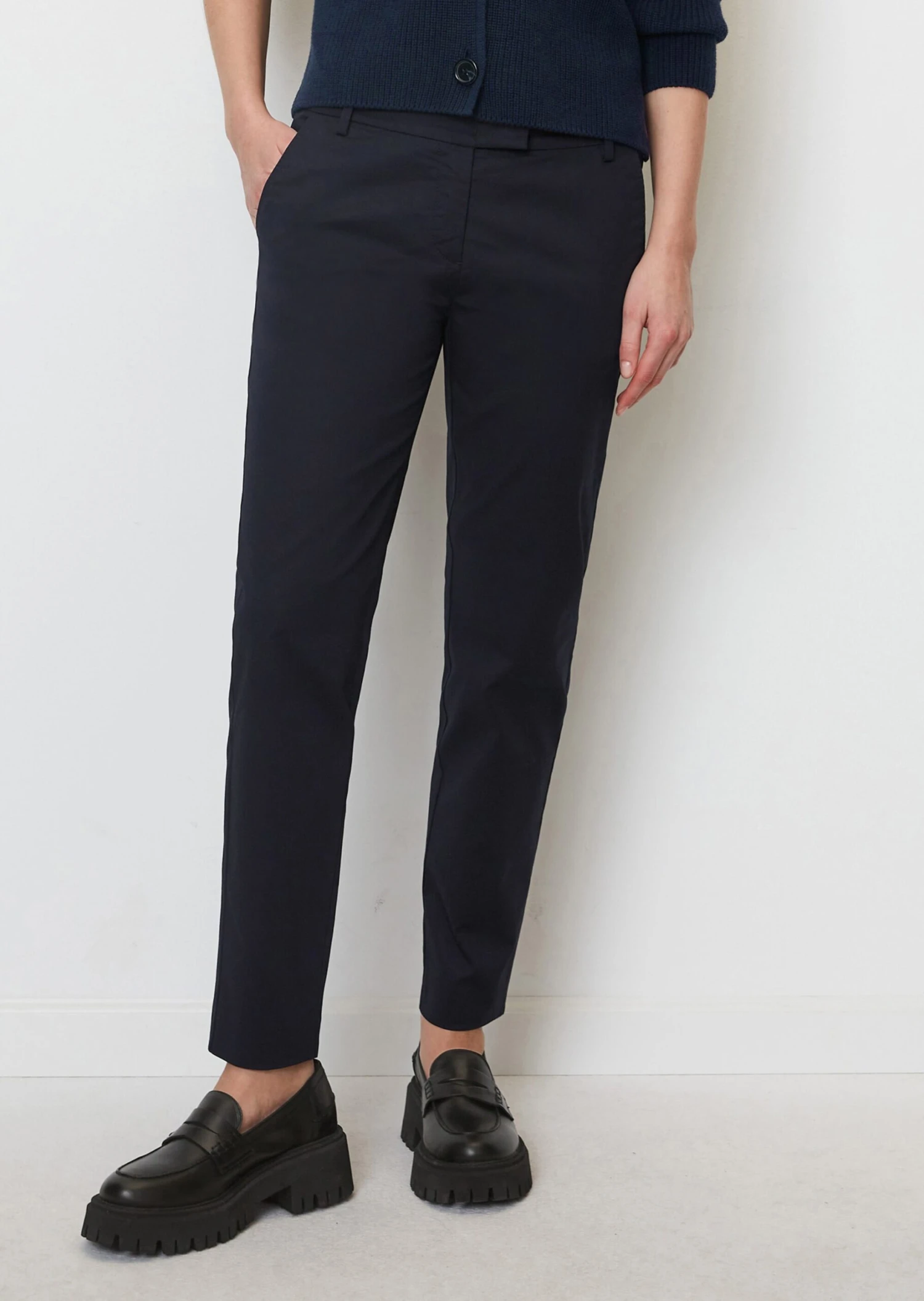 Marc O'Polo Trousers TORNE Regular Model Made Of A Stretchy Cotton Blend 6 Marc O'Polo Trousers TORNE Regular Model Made Of A Stretchy Cotton Blend – Bild 4