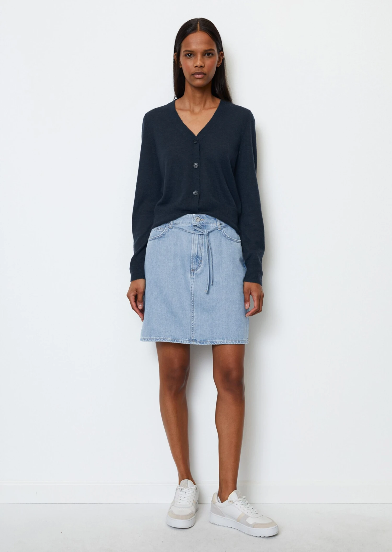 Marc O'Polo Denim Mini Skirt With Waist Belt In An Organic Cotton/lyocell Blend 4 Marc O'Polo Denim Mini Skirt With Waist Belt In An Organic Cotton/lyocell Blend – Bild 2