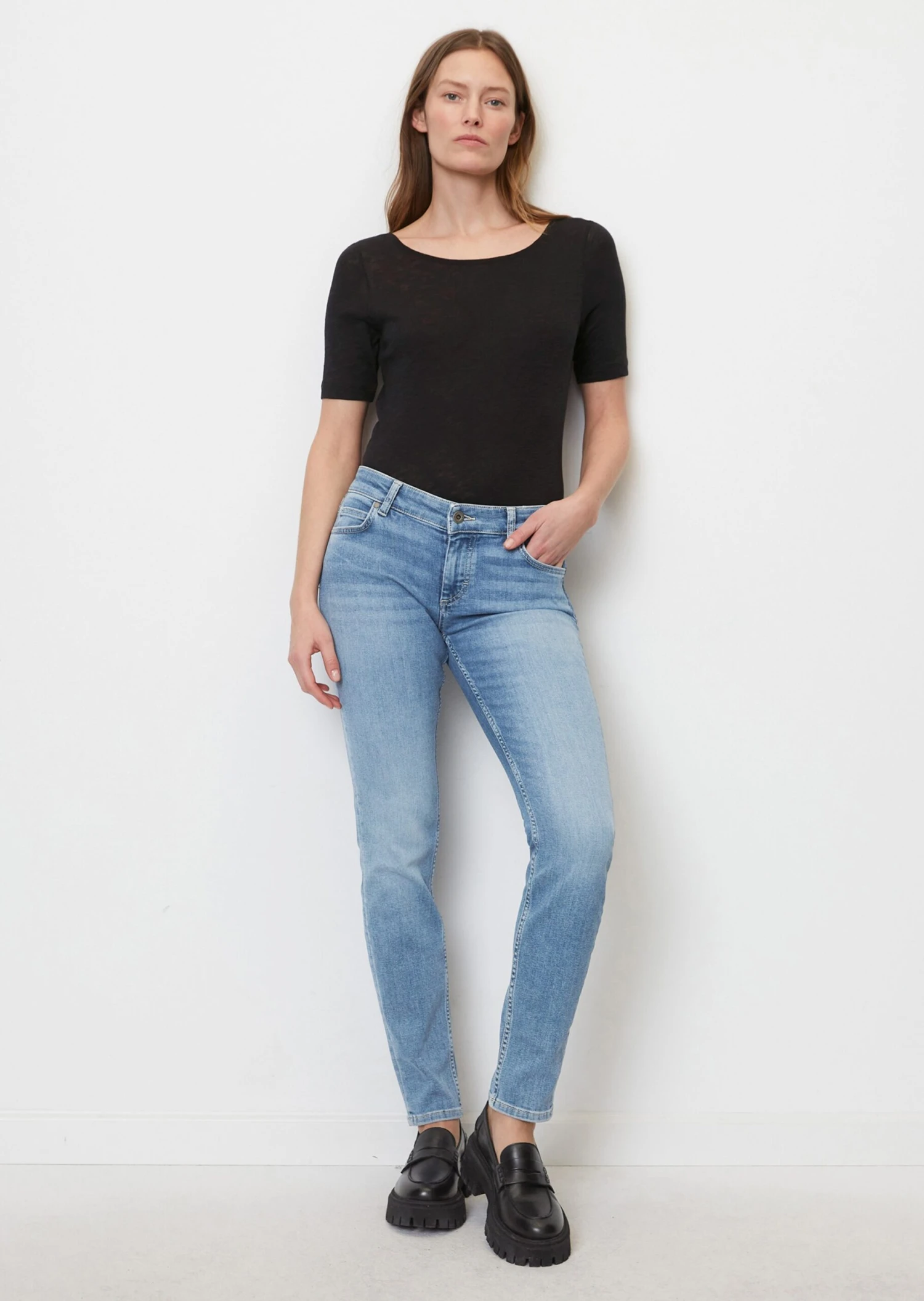 Marc O'Polo Slub Jersey T-shirt, Loose Fit With A Bateau Neckline 4 Marc O'Polo Slub Jersey T-shirt, Loose Fit With A Bateau Neckline – Bild 2