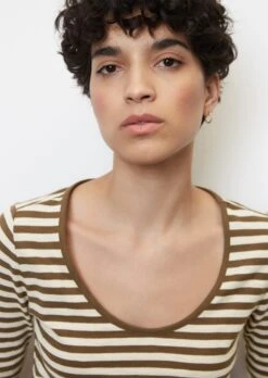 Marc O'Polo Striped T-shirt With A Deep Round Neckline, Regular Fit Made Of Organic Cotton -FashionLust Verkaufs-Shop cb45c9868081072e84efee9adb0cbc92
