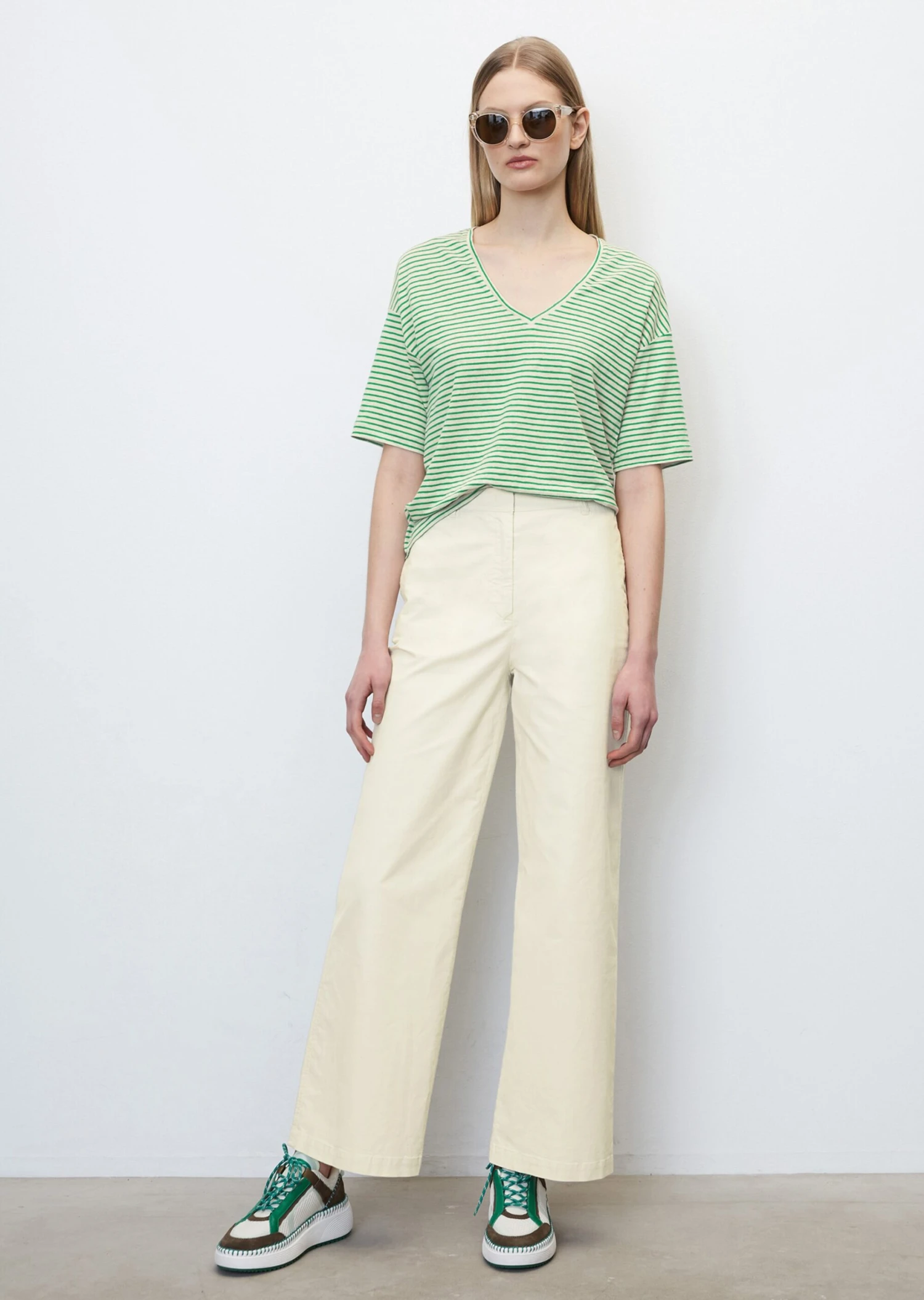 Marc O'Polo Striped V-neck T-shirt Made From Pure Linen Jersey 6 Marc O'Polo Striped V-neck T-shirt Made From Pure Linen Jersey – Bild 4