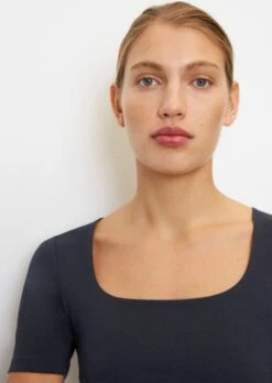 Marc O'Polo T-shirt With A Square Neckline Made Of Stretch Single Jersey -FashionLust Verkaufs-Shop cc73c73f9997b91cdab7355532e07779 1