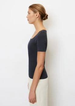 Marc O'Polo T-shirt With A Square Neckline Made Of Stretch Single Jersey -FashionLust Verkaufs-Shop e378908df8cf6335e65f32492bd01121