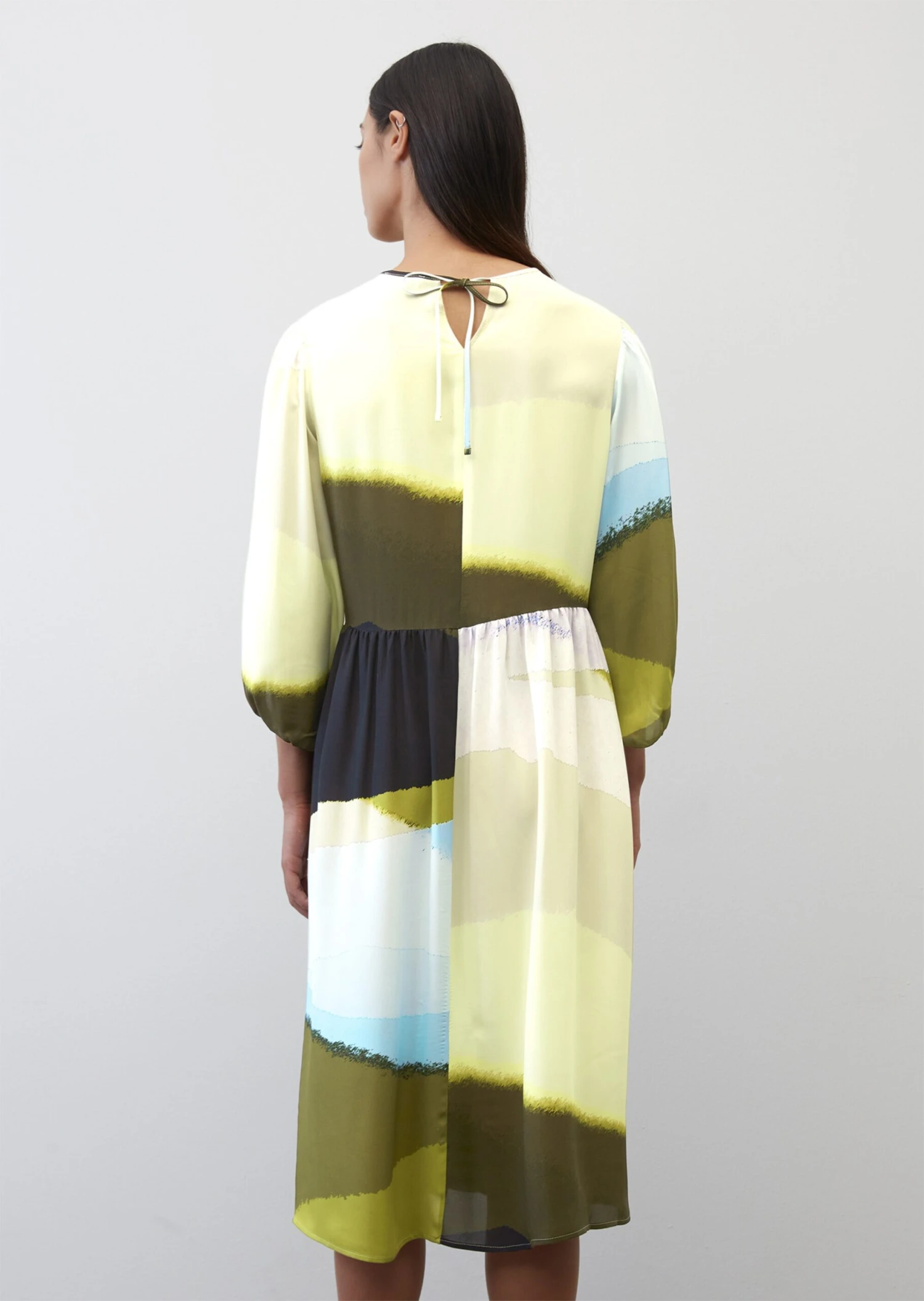 Marc O'Polo Voluminous Dress In A Cupro/viscose Blend 5 Marc O'Polo Voluminous Dress In A Cupro/viscose Blend – Bild 3