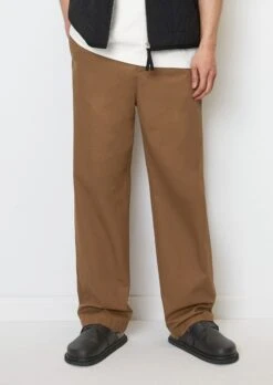 Marc O'Polo MOSSBO Chinos In A Wide Fit Made From An Organic Cotton Blend 14 Marc O'Polo MOSSBO Chinos In A Wide Fit Made From An Organic Cotton Blend -FashionLust Verkaufs-Shop fd21902dac2bcad558e17d5170f35055