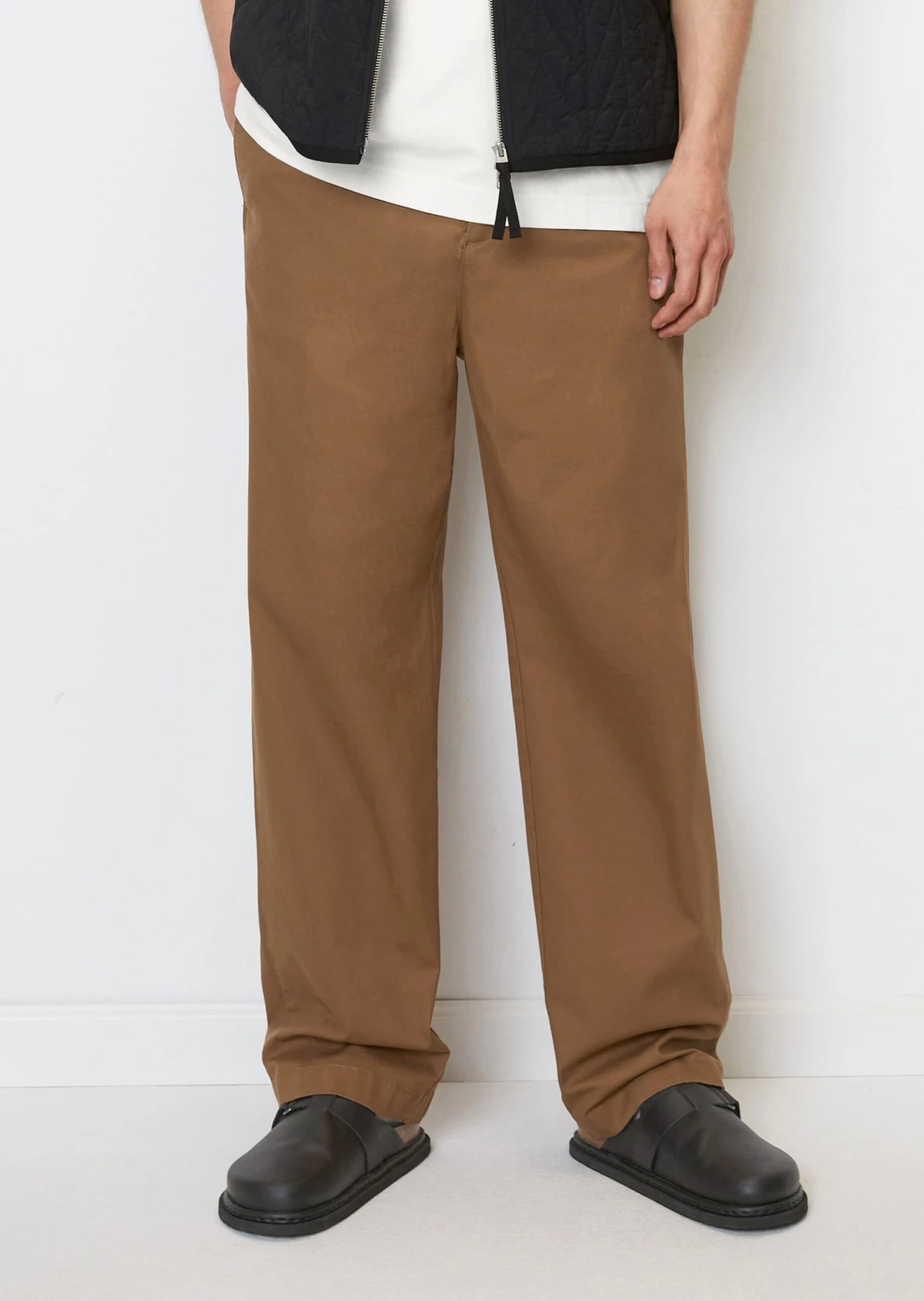 Marc O'Polo MOSSBO Chinos In A Wide Fit Made From An Organic Cotton Blend 6 Marc O'Polo MOSSBO Chinos In A Wide Fit Made From An Organic Cotton Blend – Bild 4